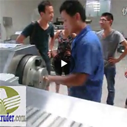 Installation-Twin screw extruder screws cleaning 